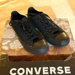 Converse low-top black sneakers size 7.5